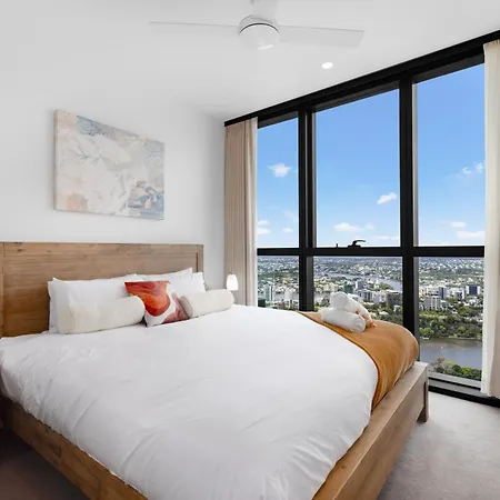 Luxury 50th Floor 2br At Queens Wharf With Parking Apartment *