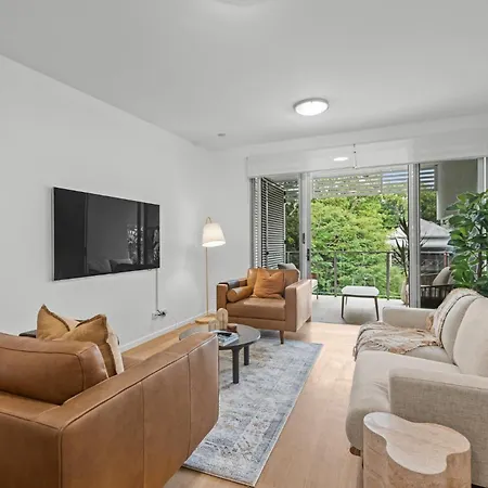 Apartment 2-bed Getaway With Shared Pool & Bbq Access Brisbane