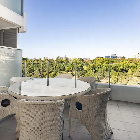 Apartment Spacious 1 Bedroom Mezzanine With Large Bath Views 2 Free Parking Spots