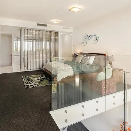 Apartment Spacious 1 Bedroom Mezzanine With Large Bath Views 2 Free Parking Spots