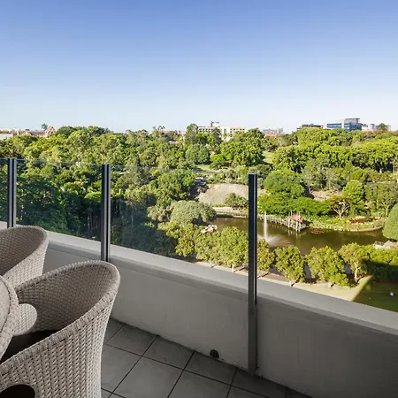 Spacious 1 Bedroom Mezzanine With Large Bath Views 2 Free Parking Spots Apartment