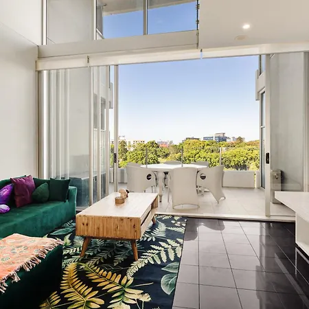 Spacious 1 Bedroom Mezzanine With Large Bath Views 2 Free Parking Spots Apartment *
