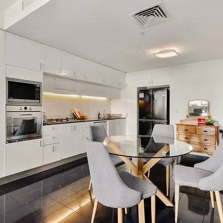 Spacious 1 Bedroom Mezzanine With Large Bath Views 2 Free Parking Spots Apartment