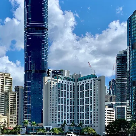 Skytower Sojourn - Urban Comfort By River Apartment