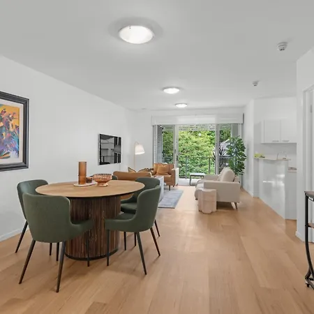 2-bed Getaway With Shared Pool & Bbq Access Apartment *