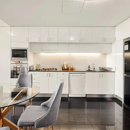 Apartment Spacious 1 Bedroom Mezzanine With Large Bath Views 2 Free Parking Spots Brisbane