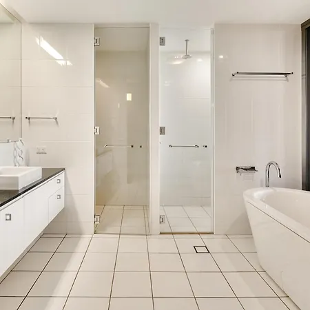 Spacious 1 Bedroom Mezzanine With Large Bath Views 2 Free Parking Spots Apartment