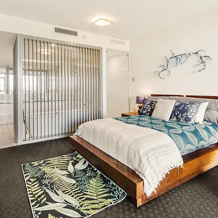 Apartment Spacious 1 Bedroom Mezzanine With Large Bath Views 2 Free Parking Spots Brisbane