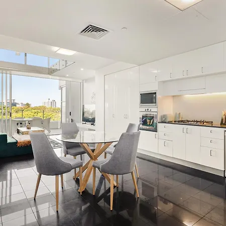 Spacious 1 Bedroom Mezzanine With Large Bath Views 2 Free Parking Spots