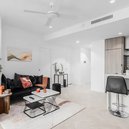 Luxury 50th Floor 2br At Queens Wharf With Parking *