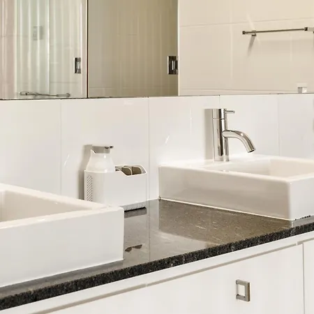 Spacious 1 Bedroom Mezzanine With Large Bath Views 2 Free Parking Spots Apartment