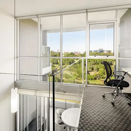 Spacious 1 Bedroom Mezzanine With Large Bath Views 2 Free Parking Spots Apartment