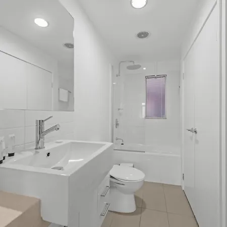 2-bed Getaway With Shared Pool & Bbq Access Apartment
