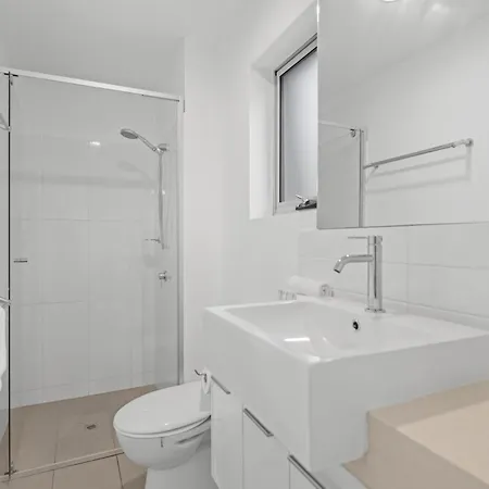 2-bed Getaway With Shared Pool & Bbq Access Apartment