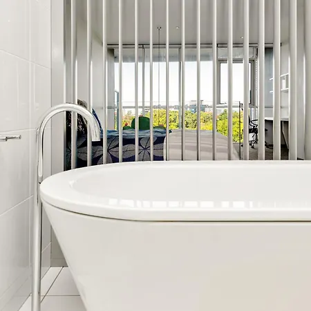 Spacious 1 Bedroom Mezzanine With Large Bath Views 2 Free Parking Spots *