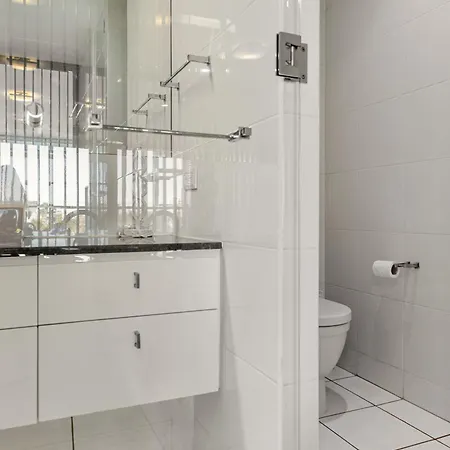 Spacious 1 Bedroom Mezzanine With Large Bath Views 2 Free Parking Spots