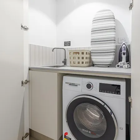 Luxury 50th Floor 2br At Queens Wharf With Parking Apartment Brisbane