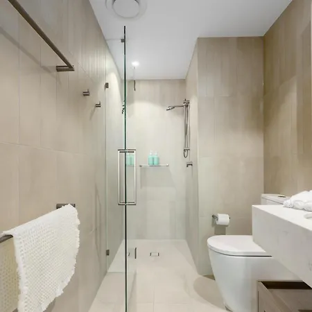 Luxury 50th Floor 2br At Queens Wharf With Parking Apartment Brisbane