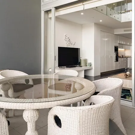 Apartment Spacious 1 Bedroom Mezzanine With Large Bath Views 2 Free Parking Spots Brisbane