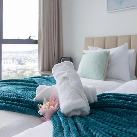 Luxury 50th Floor 2br At Queens Wharf With Parking Apartment *