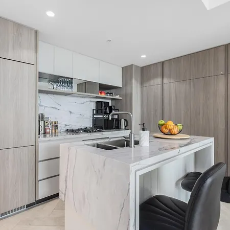 Luxury 50th Floor 2br At Queens Wharf With Parking