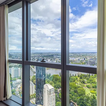 Luxury 50th Floor 2br At Queens Wharf With Parking