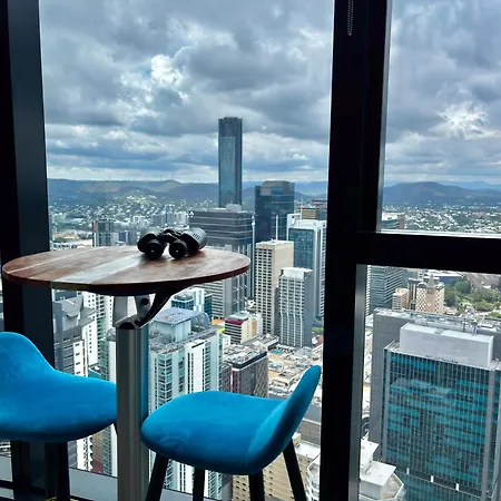 Brisbane's Highest Rated 3 Bedroom Luxury -61st Floor- Incredible Views In Skytower, Brisbane's Tallest Building -complimentary Wifi, Drinks, Snacks & Streaming Access *