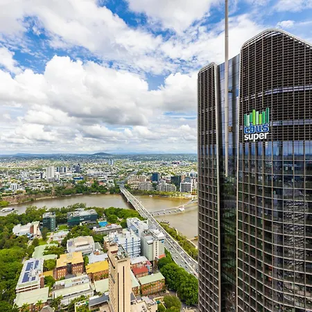 Luxury 50th Floor 2br At Queens Wharf With Parking