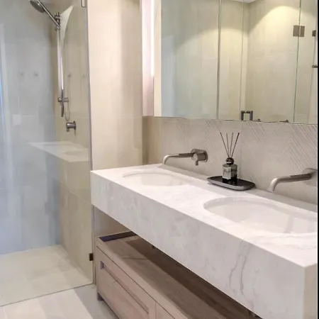 2bed Luxe Queens Wharf - Carpark And View * Brisbane
