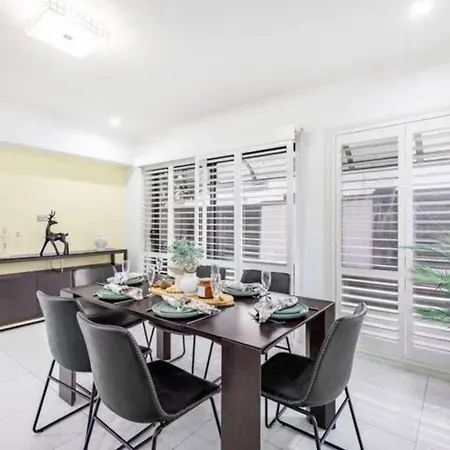 5br Prestige Suburban Manor - Near Shops & Eats * Brisbane