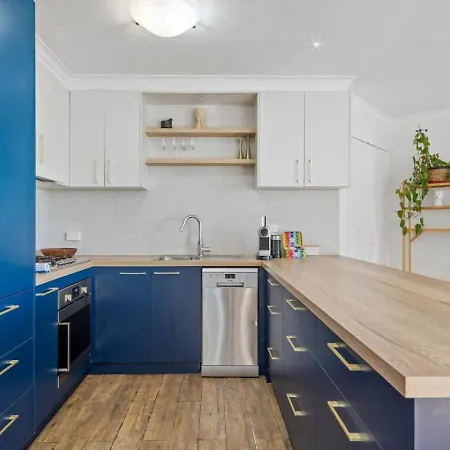 Apartment Modern 2br Retreat With Gym, Pool And Balcony *