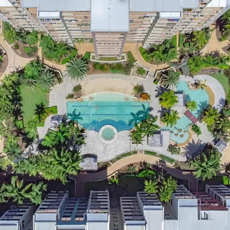 Modern 2br Retreat With Gym, Pool And Balcony Apartment