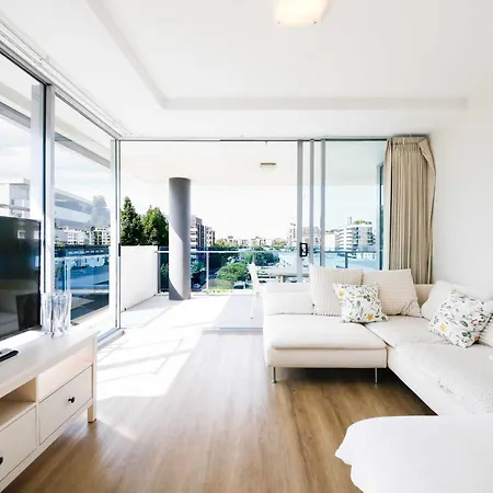 Family-friendly 2brwalk To River & Shops Pool&gym Brisbane