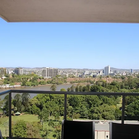 Birrunga View 2 Bedroom & Parking Brisbane