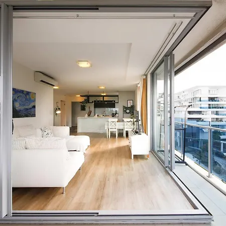 Family-friendly 2brwalk To River & Shops Pool&gym Apartment