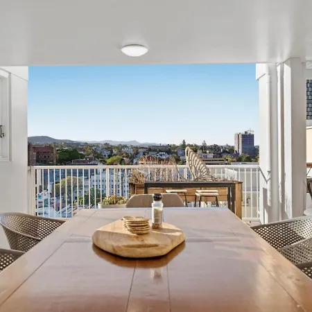 Modern 2br Retreat With Gym, Pool And Balcony *