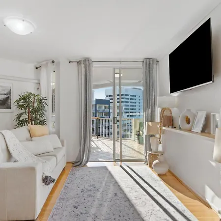 Modern 2br Retreat With Gym, Pool And Balcony Apartment *