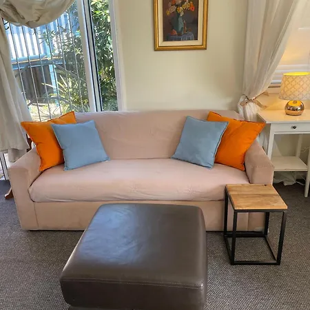 Cozy Retreat 15 Minutes From Airport And 20 Minutes From Cbd Apartment *