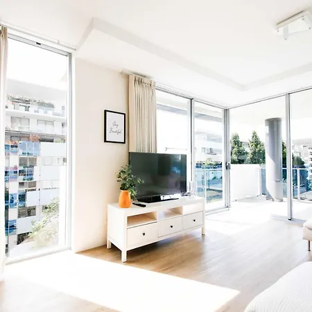 Family-friendly 2brwalk To River & Shops Pool&gym *