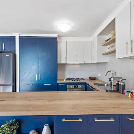 Modern 2br Retreat With Gym, Pool And Balcony Apartment
