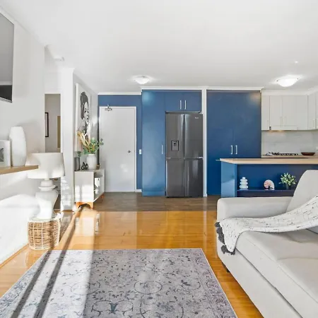 Modern 2br Retreat With Gym, Pool And Balcony Apartment Brisbane