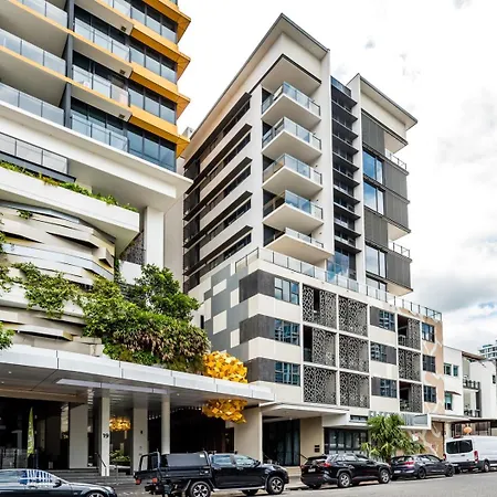 Apartment City-center Cozy 2bdr With Parking *