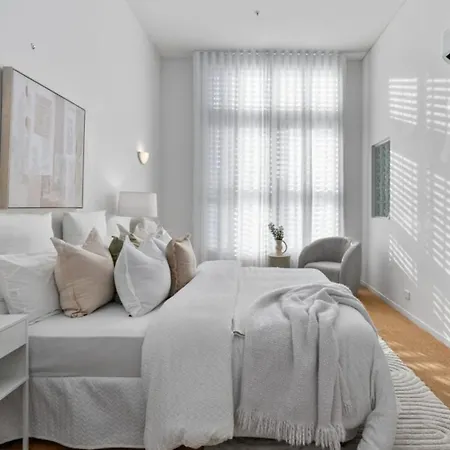 Mcwhirters Apartment *