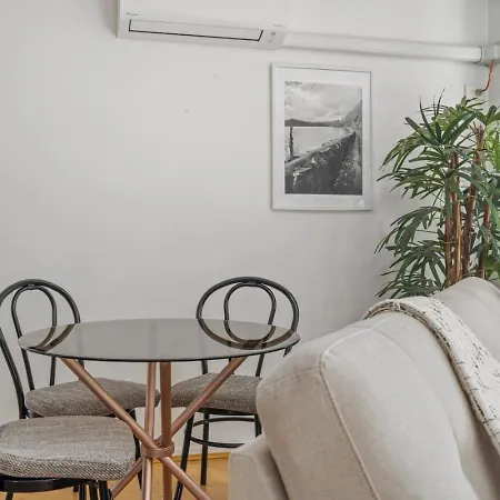 Modern 2br Retreat With Gym, Pool And Balcony Apartment *