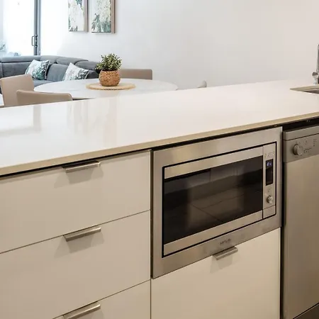 City-center Cozy 2bdr With Parking Apartment *