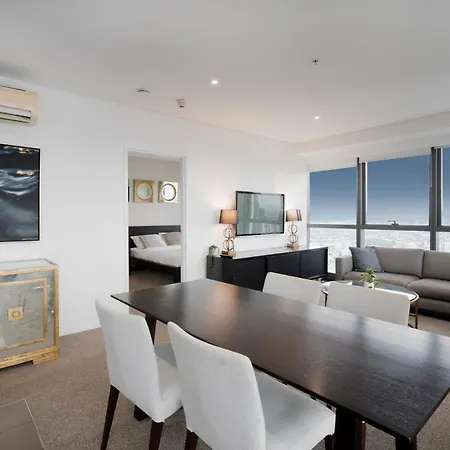 Meriton Soleil Breathtaking Views Heated Pool Gym Apartment Brisbane