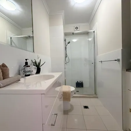 2b2b Unit Near Cbd W Courtyard Fun In Norman Park Apartment *
