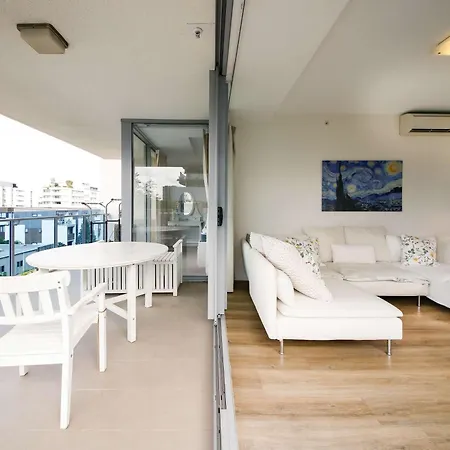 Family-friendly 2brwalk To River & Shops Pool&gym Apartment
