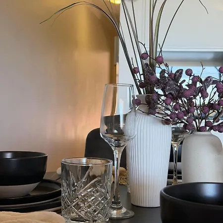 2b2b Unit Near Cbd W Courtyard Fun In Norman Park * Brisbane