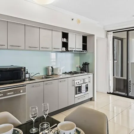 Luxury High Rise 2br In Cbd Apartment *